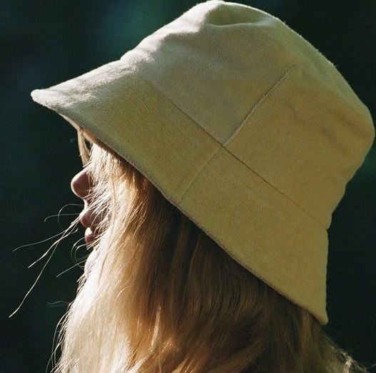 Gaya Rambut Bucket Hat Hair, image by : wheretoget.it